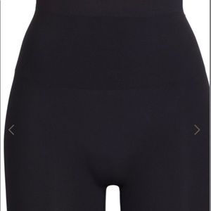Skims sculpting short mid thigh. Black, new in box